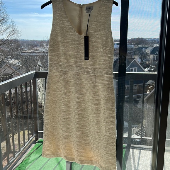 Elegant white dress - Picture 1 of 3